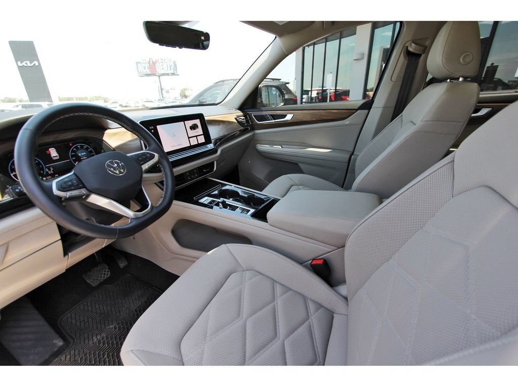 Used 2025 Volkswagen Atlas SE FWD image 34