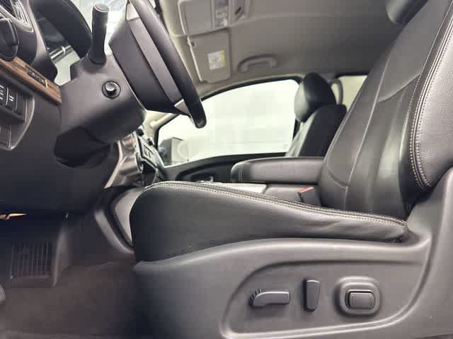 Used 2016 Nissan Titan SL AWD/4WD image 27