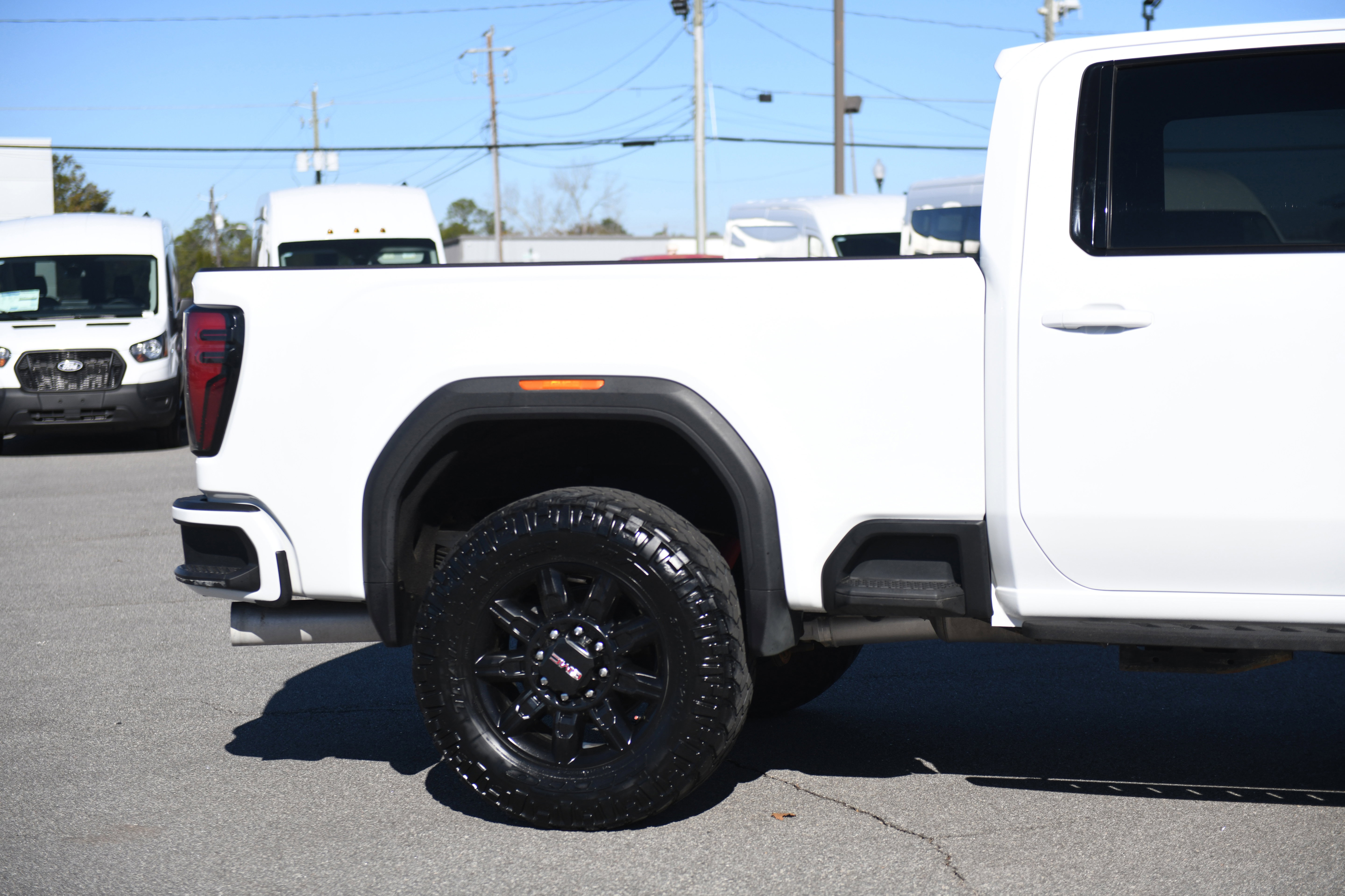 Used 2024 GMC Sierra 2500 AT4 w/ Technology Package image 13
