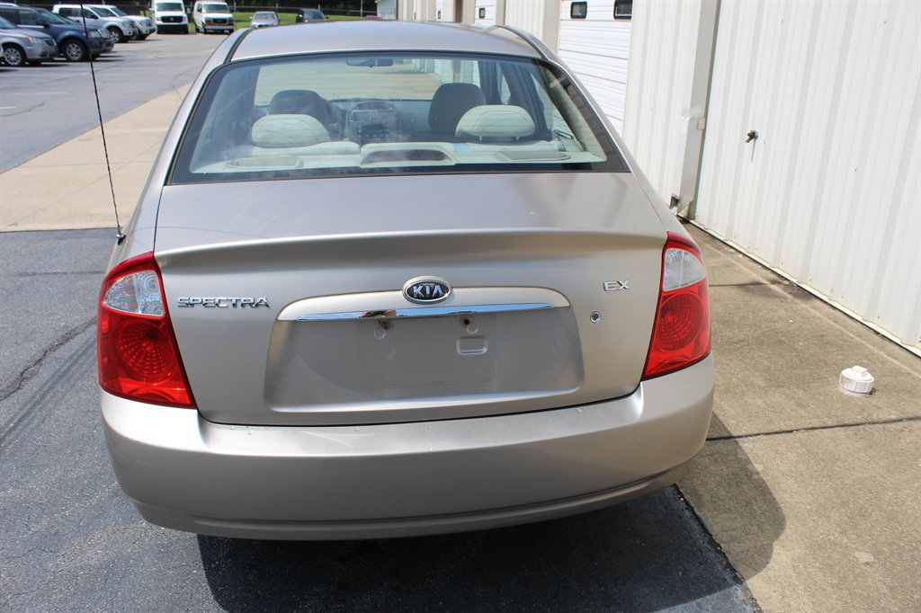 Used 2006 Kia Spectra EX image 16