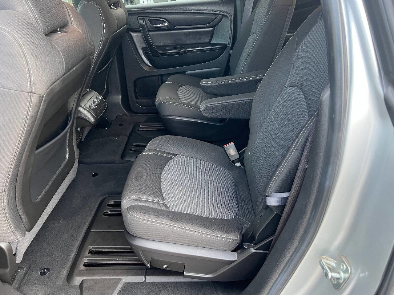 Used 2015 Chevrolet Traverse LT image 21