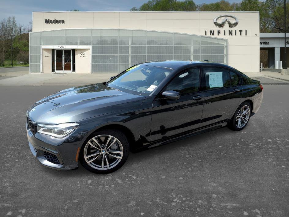 Used 2018 BMW 750i xDrive image 3