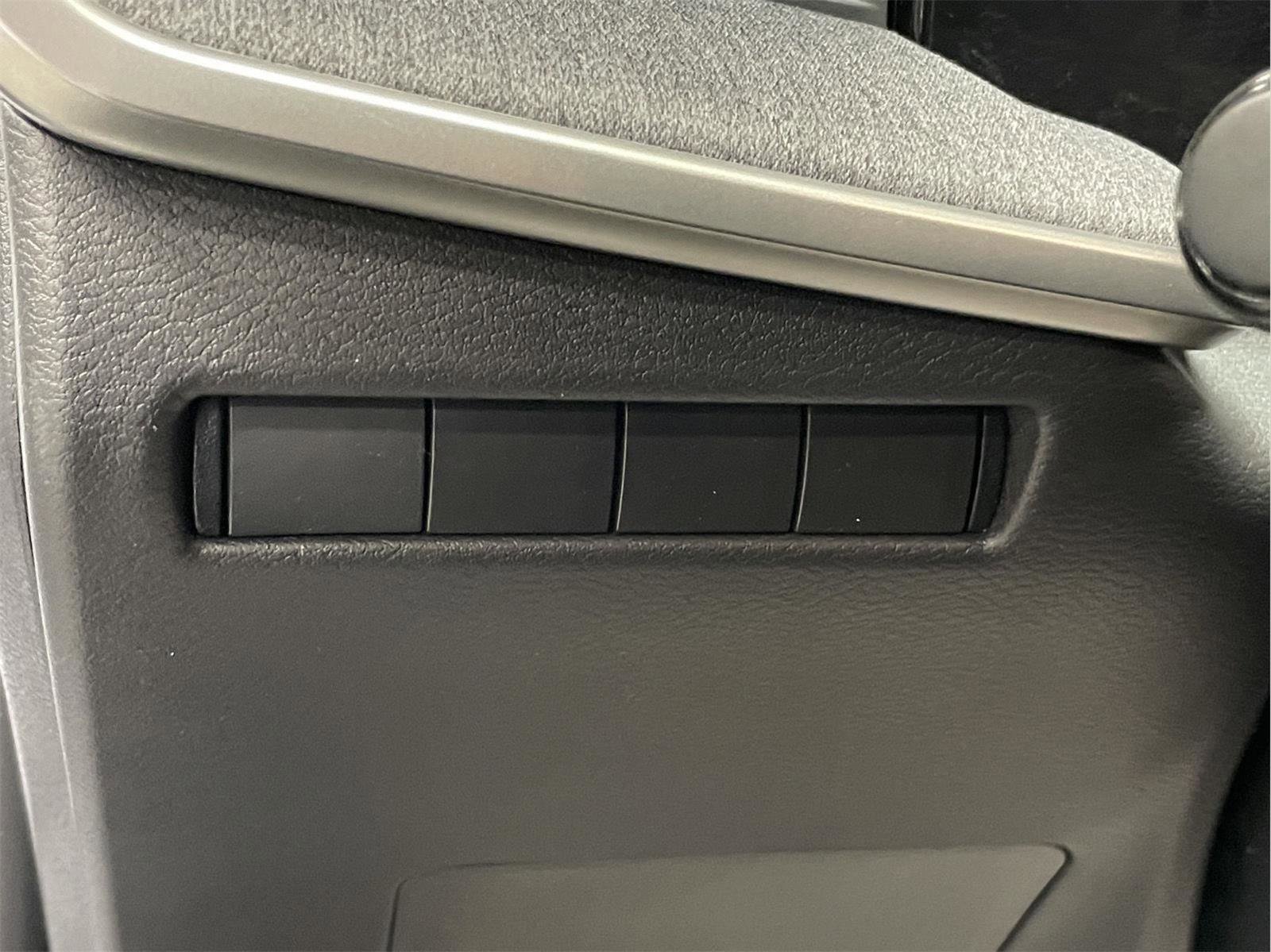 Used 2025 Nissan Kicks SV image 22