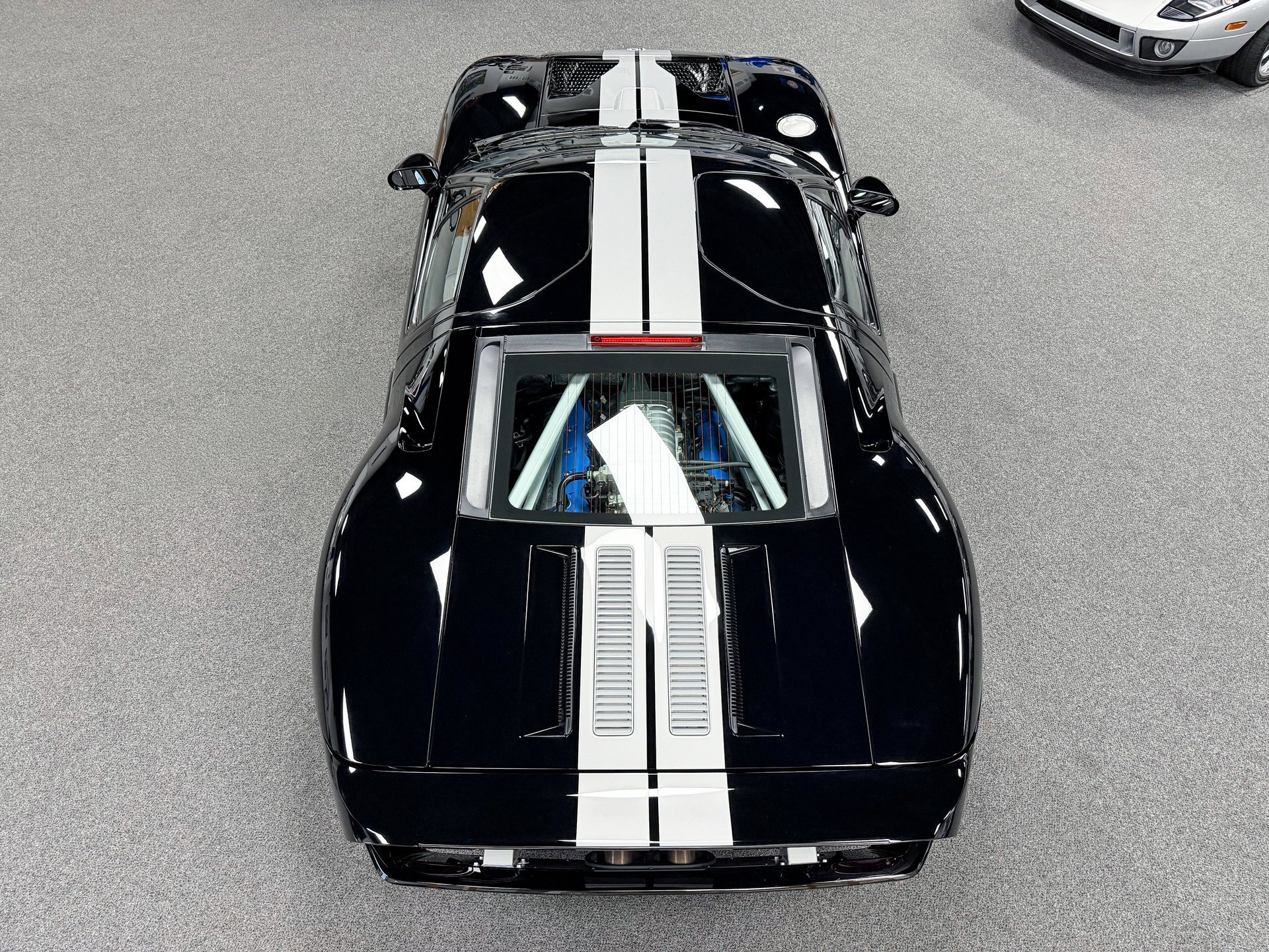 Used 2005 Ford GT image 9