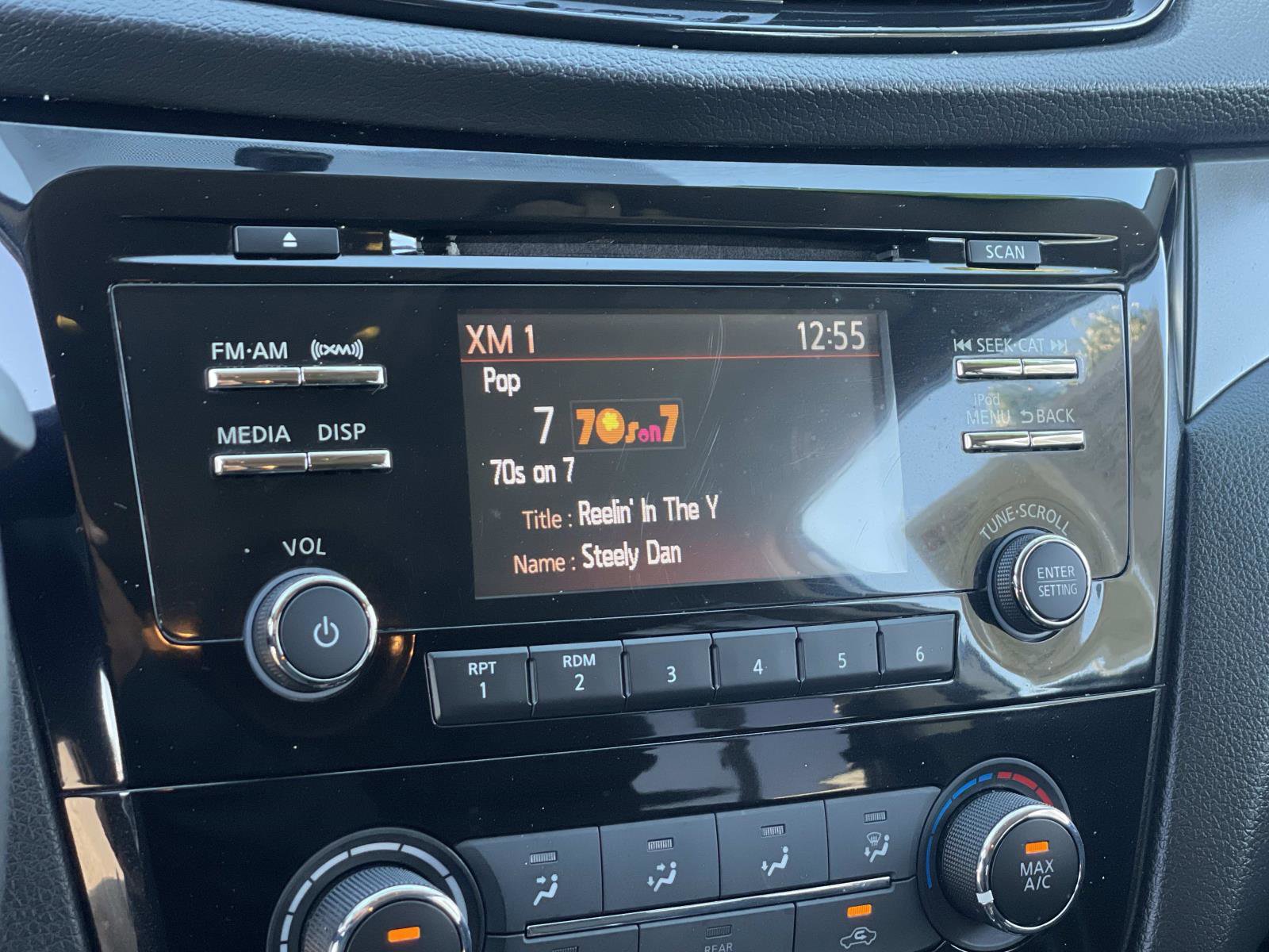 Used 2018 Nissan Rogue Sport S image 10