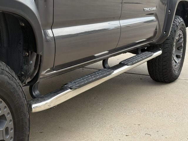 Used 2017 Toyota Tacoma SR5 RWD image 9