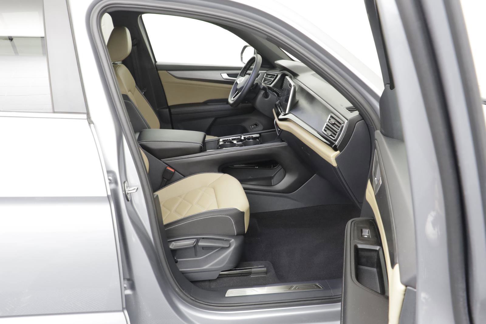 Used 2025 Volkswagen Atlas Cross Sport SE image 19