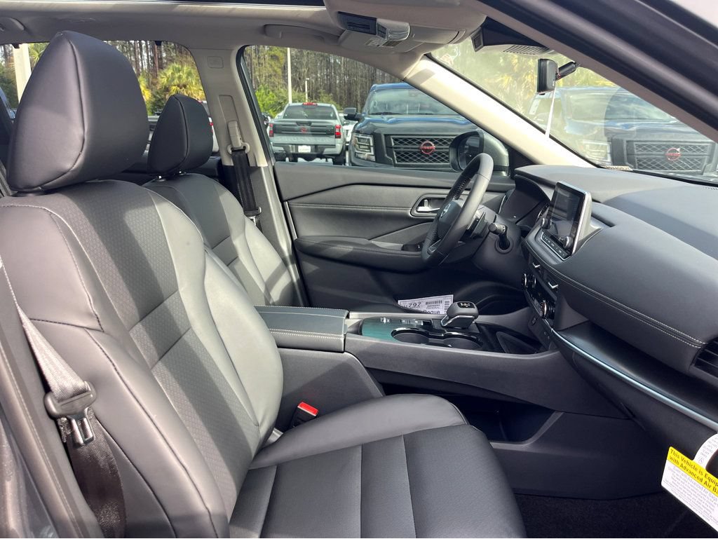 New 2025 Nissan Rogue SV FWD image 5