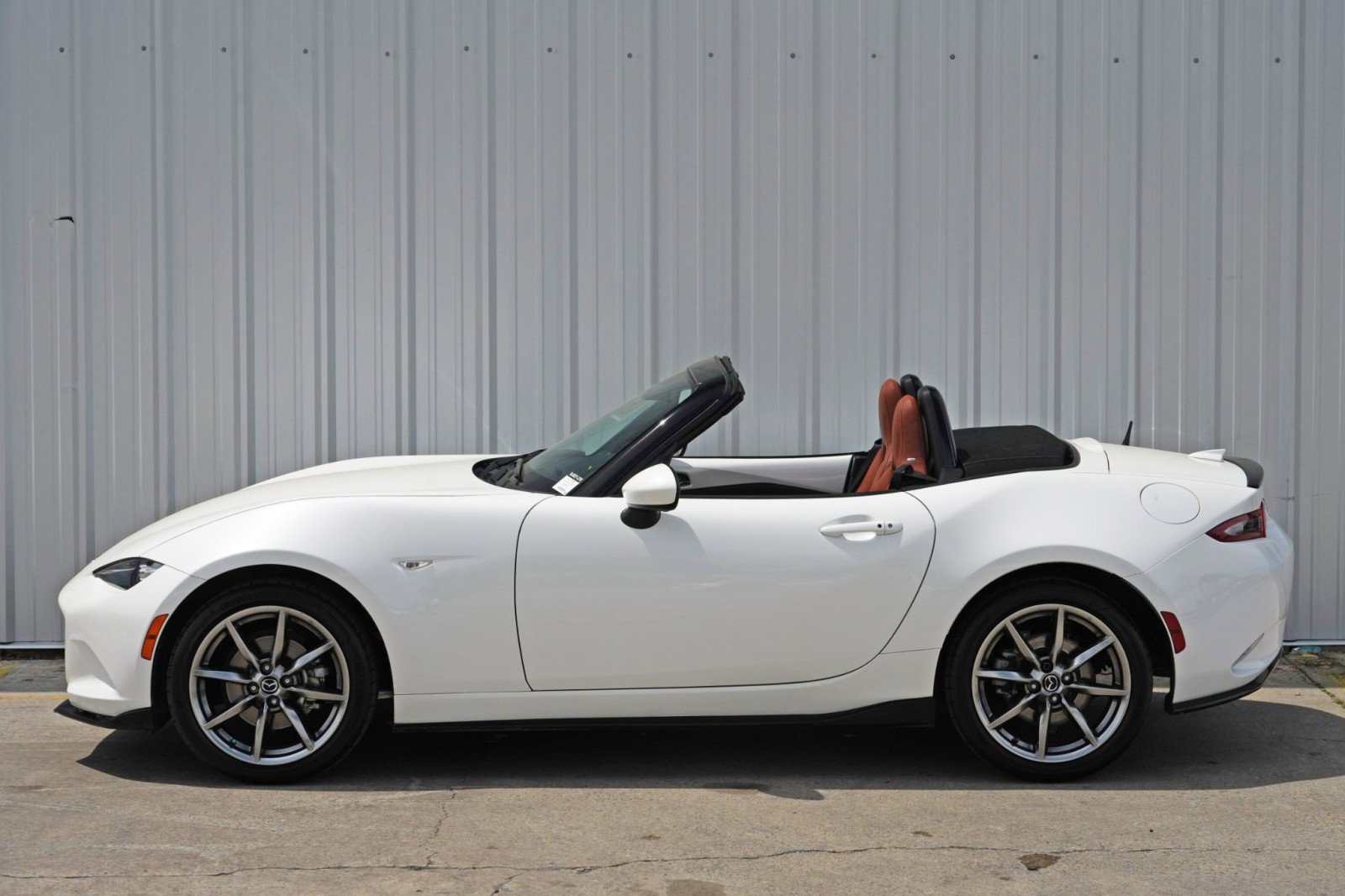 Used 2022 MAZDA MX-5 Miata Grand Touring w/ Appearance Package image 40
