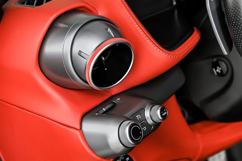 Used 2019 Ferrari 812 Superfast RWD image 26