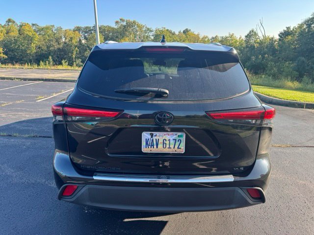Used 2023 Toyota Highlander XLE FWD image 4