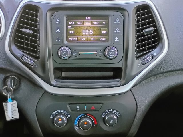 Used 2014 Jeep Cherokee Sport FWD image 36