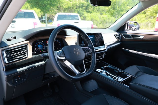 Used 2025 Volkswagen Atlas SE w/ Black Wheel Package FWD image 23
