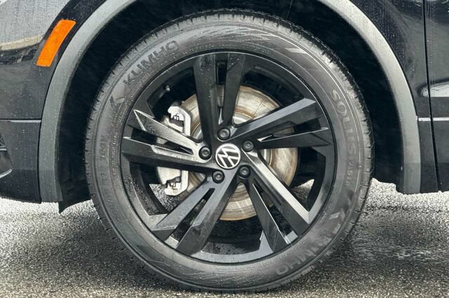 Used 2024 Volkswagen Tiguan SE R-Line FWD image 26