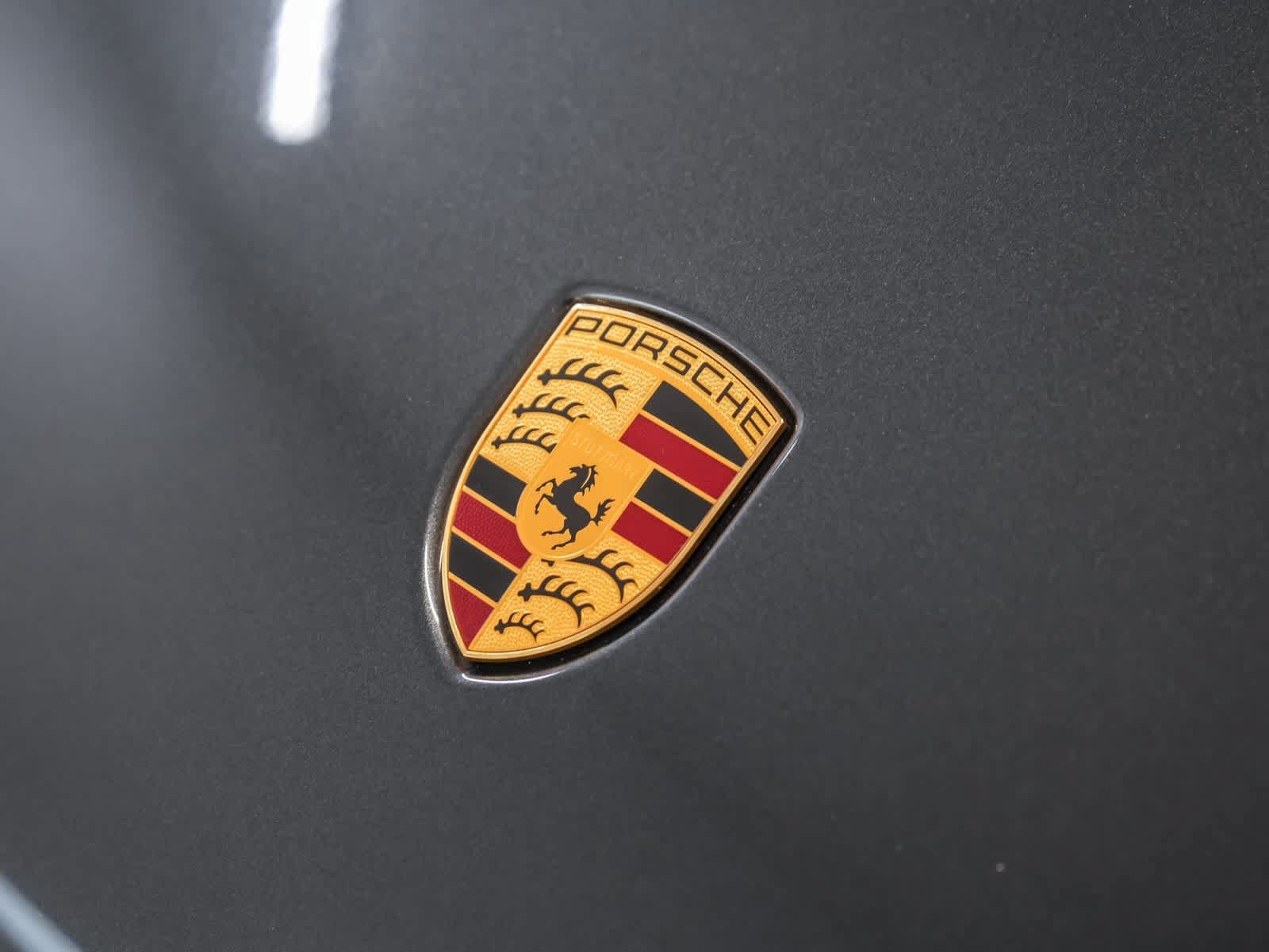 Certified 2024 Porsche Macan AWD/4WD image 17