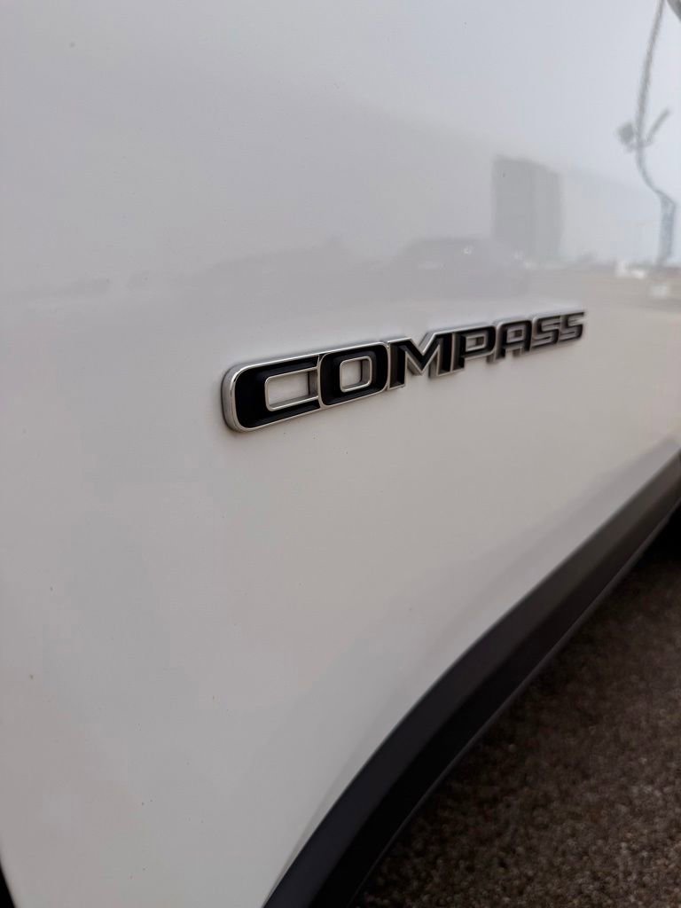Used 2025 Jeep Compass Limited AWD/4WD image 10