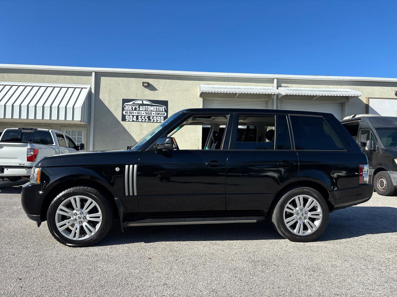 Used 2010 Land Rover Range Rover HSE image 1