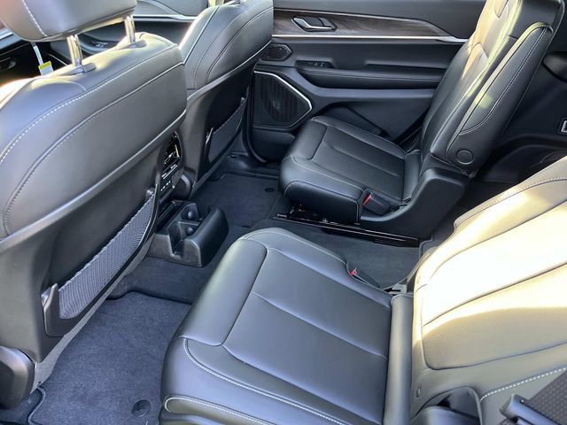 New 2026 Jeep Grand Cherokee L Limited w/ Limited Altitude Package AWD/4WD image 19