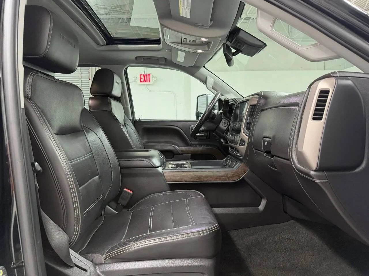 Used 2018 GMC Sierra 2500 Denali w/ Duramax Plus Package AWD/4WD image 11