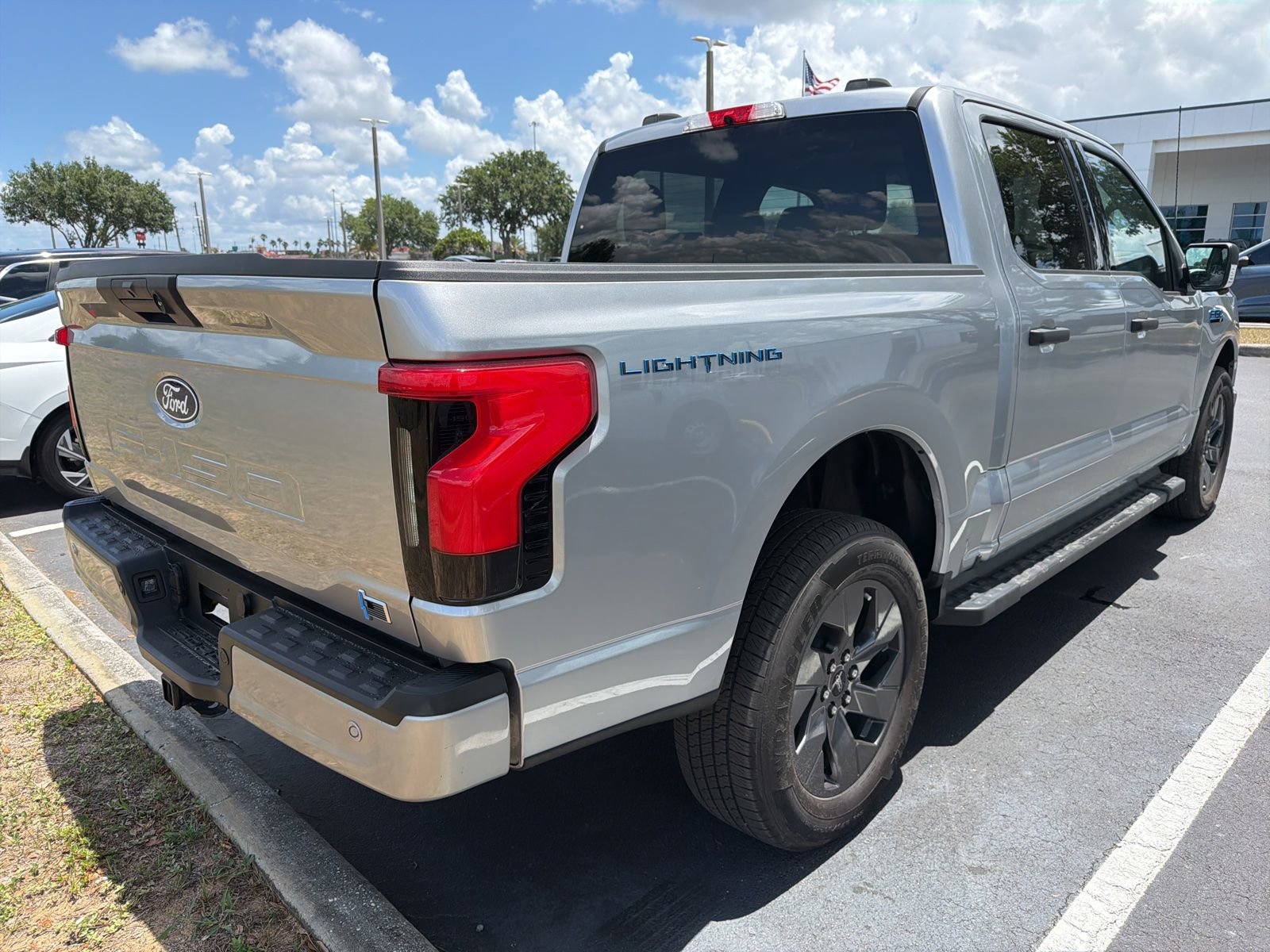 Used 2024 Ford F150 Lightning XLT AWD/4WD image 5