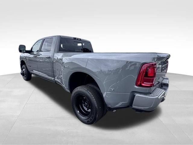 New 2026 RAM 3500 Laramie AWD/4WD image 4