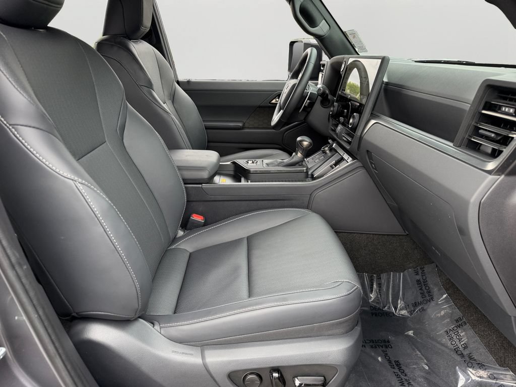 Certified 2025 Lexus GX 550 w/ Accessory Package (2T) AWD/4WD image 9