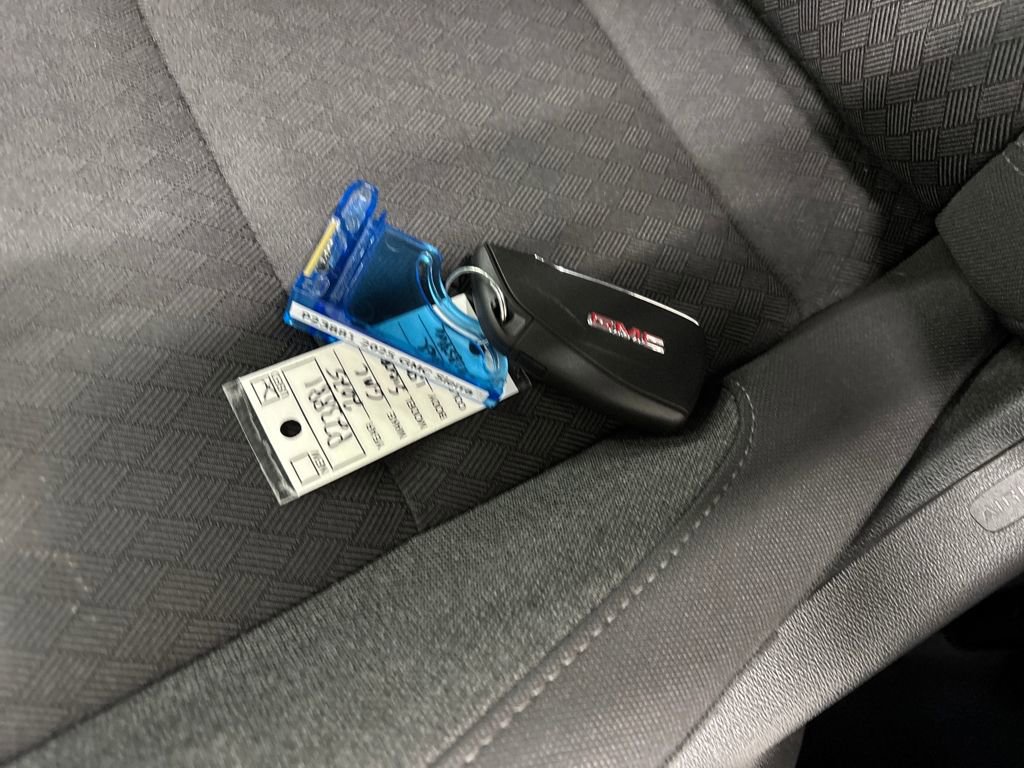 Used 2025 GMC Sierra 1500 Elevation image 29