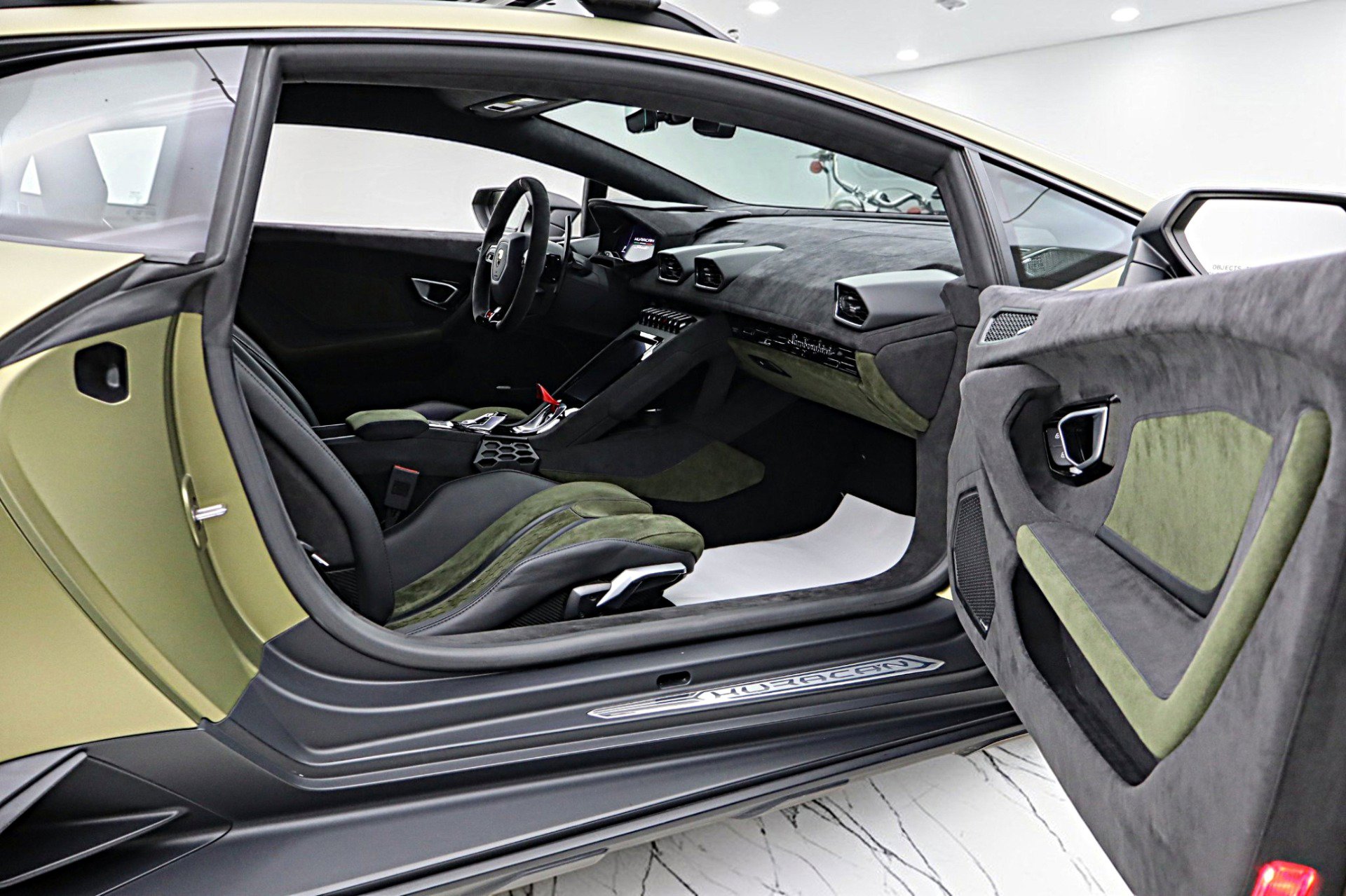 Used 2023 Lamborghini Huracan Sterrato image 41