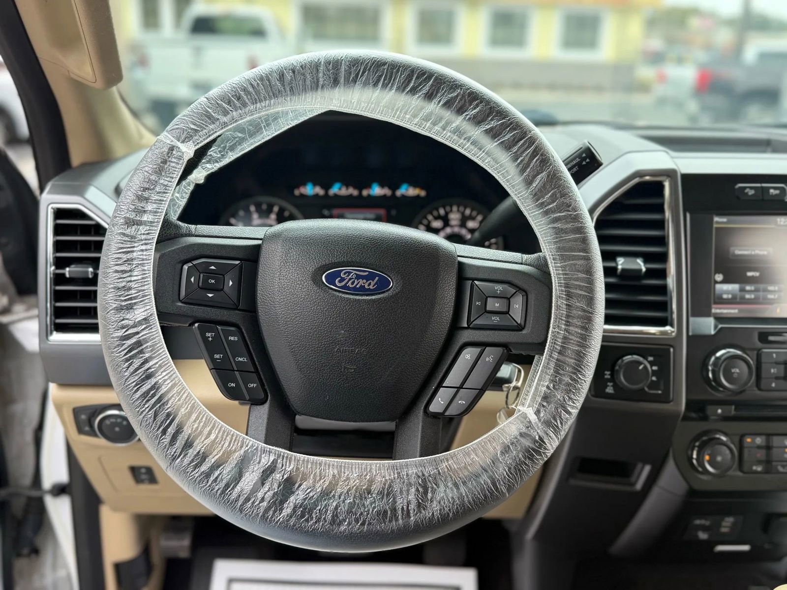 Used 2015 Ford F150 XLT w/ Equipment Group 302A Luxury AWD/4WD image 29