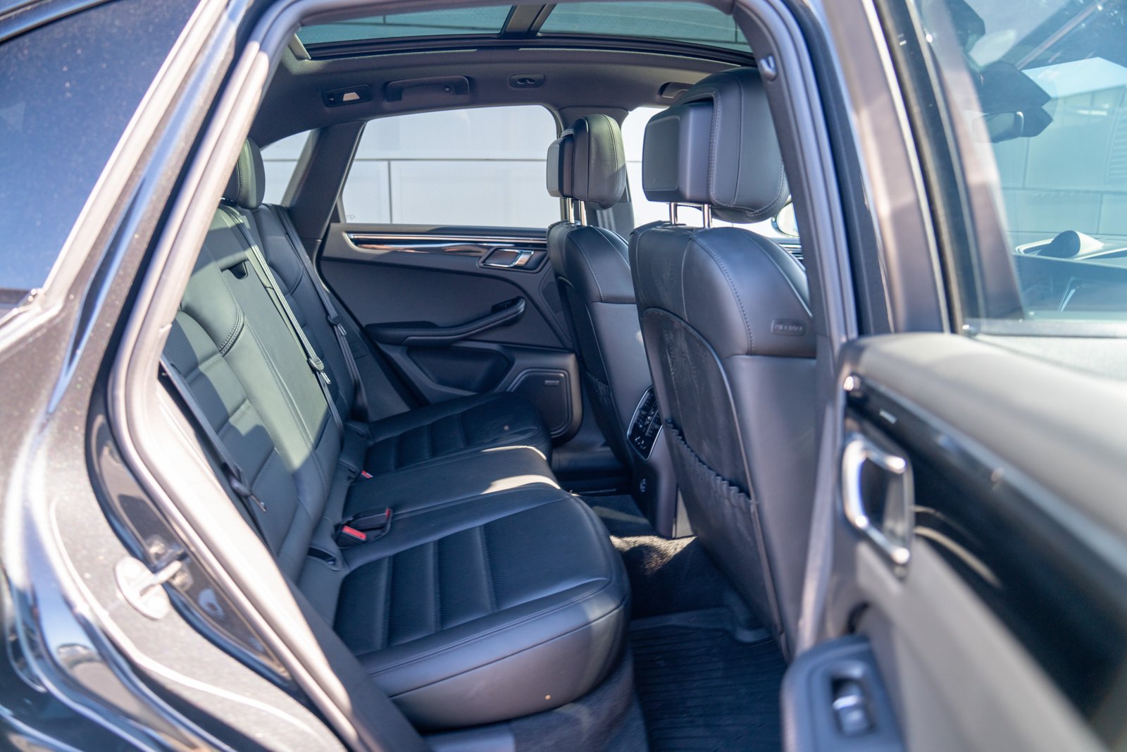 Certified 2026 Porsche Macan AWD/4WD image 24