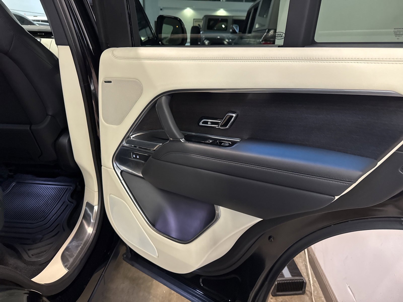 Used 2024 Land Rover Range Rover SE image 21