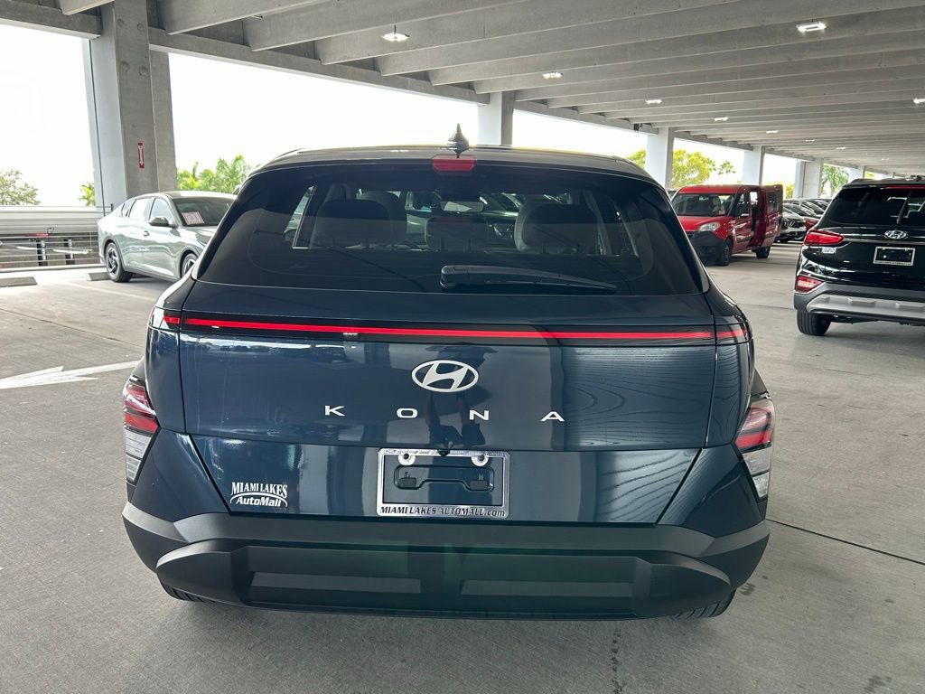 Used 2024 Hyundai Kona SE image 4