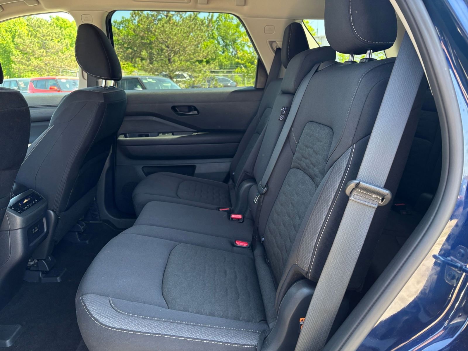 Used 2025 Nissan Pathfinder SV AWD/4WD image 28