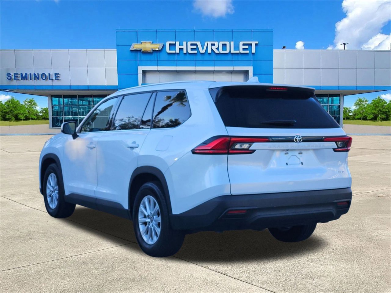 Used 2024 Toyota Grand Highlander XLE image 3