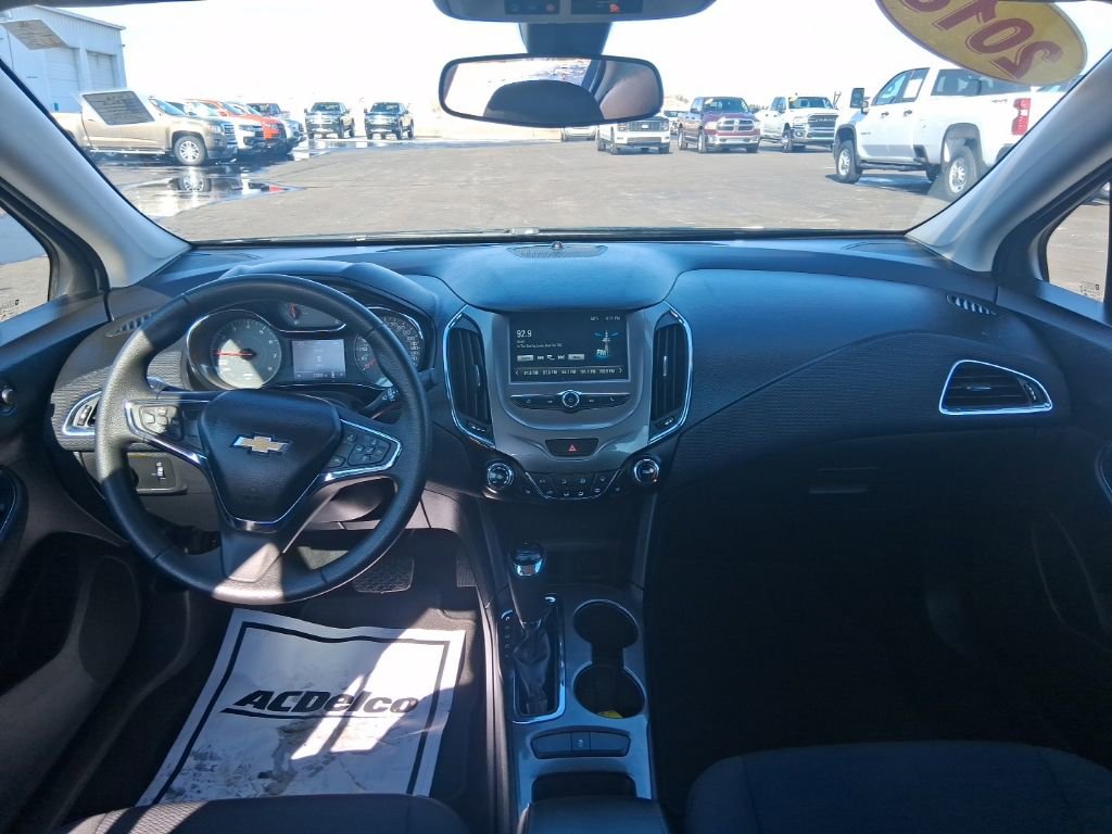 Used 2018 Chevrolet Cruze LT w/ LT Convenience Package FWD image 16