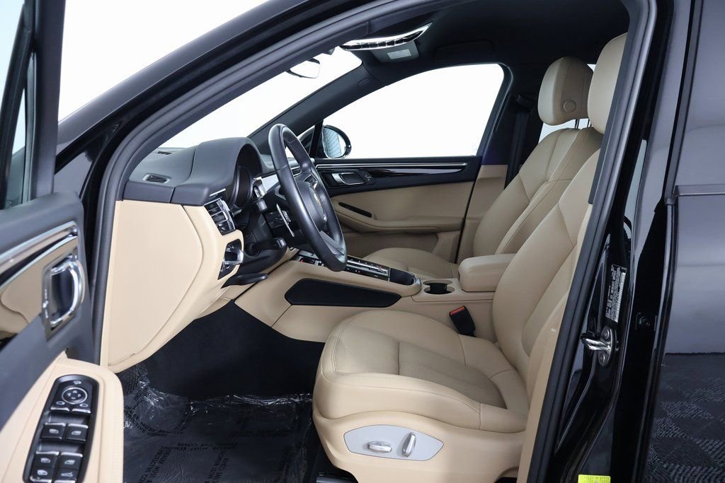 Used 2024 Porsche Macan AWD/4WD image 9