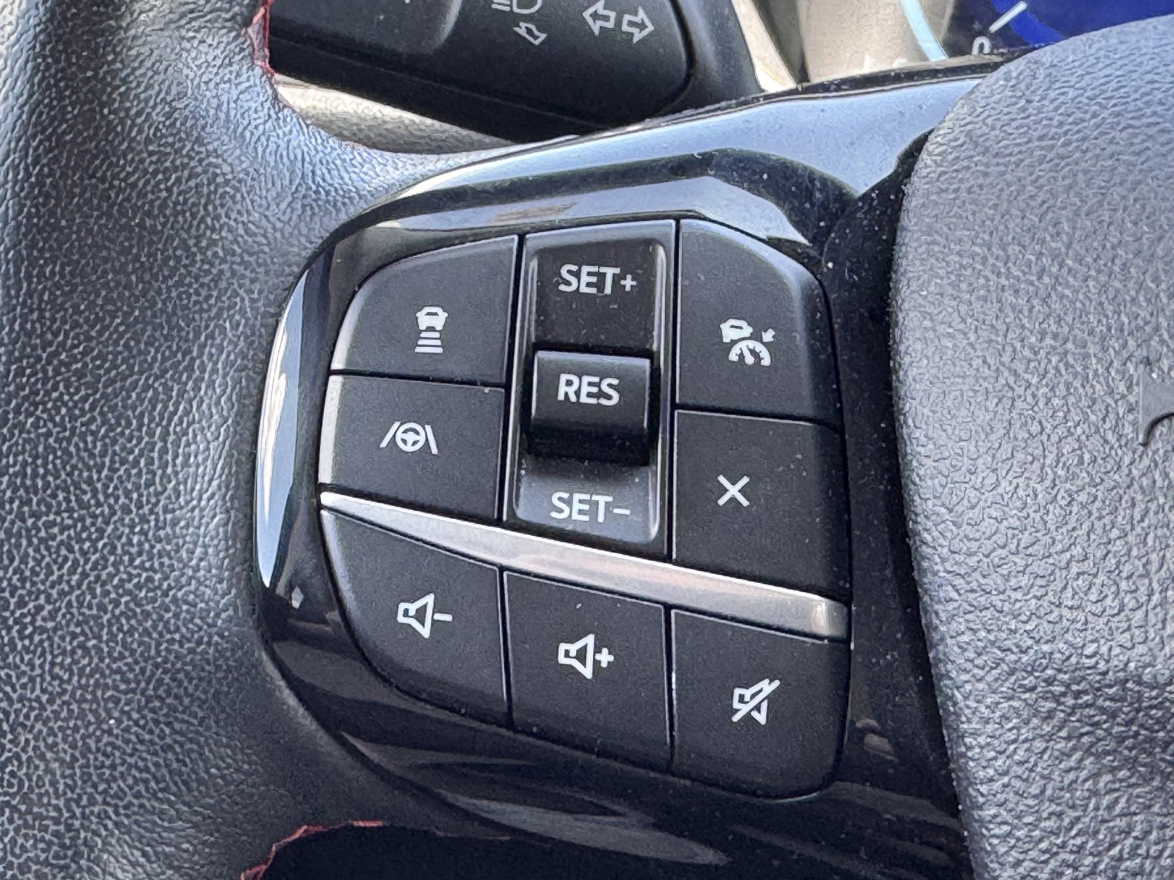 Used 2021 Ford Escape SEL w/ SEL Stealth AWD Package image 9