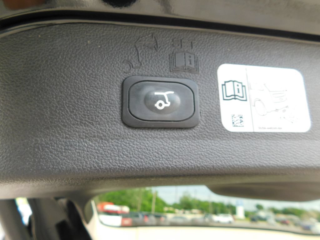 Used 2017 Ford Escape Titanium FWD image 23