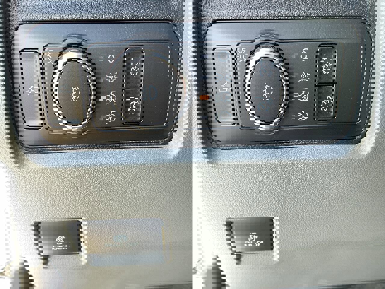 New 2026 Ford F250 XL w/ XL Chrome Package image 34