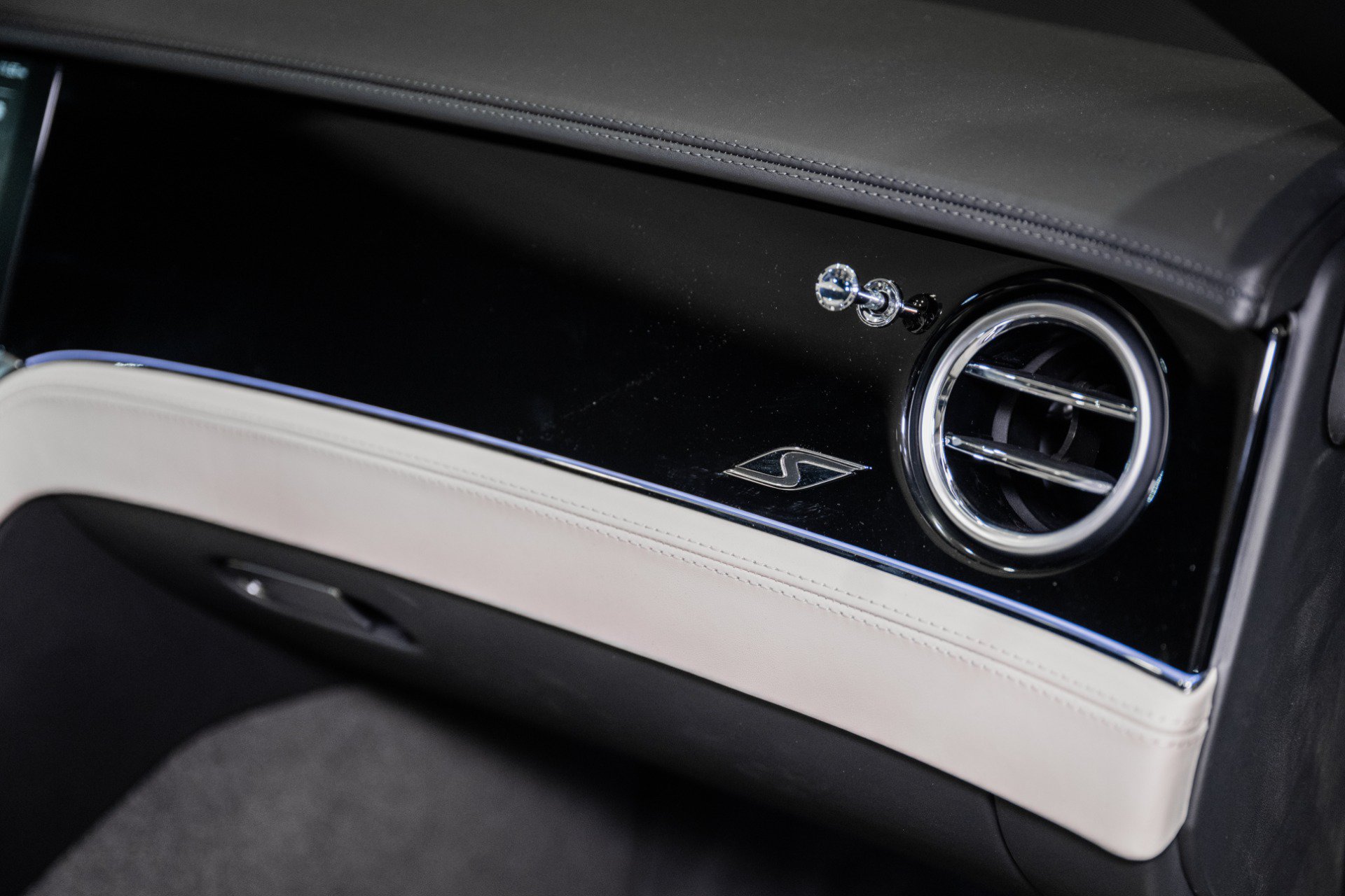 New 2026 Bentley Continental GTC AWD/4WD image 48