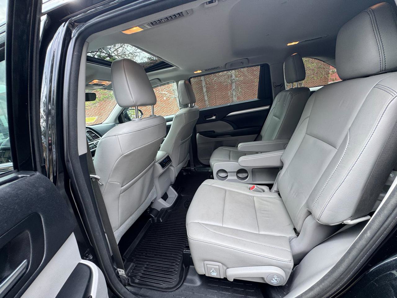 Used 2018 Toyota Highlander XLE image 10
