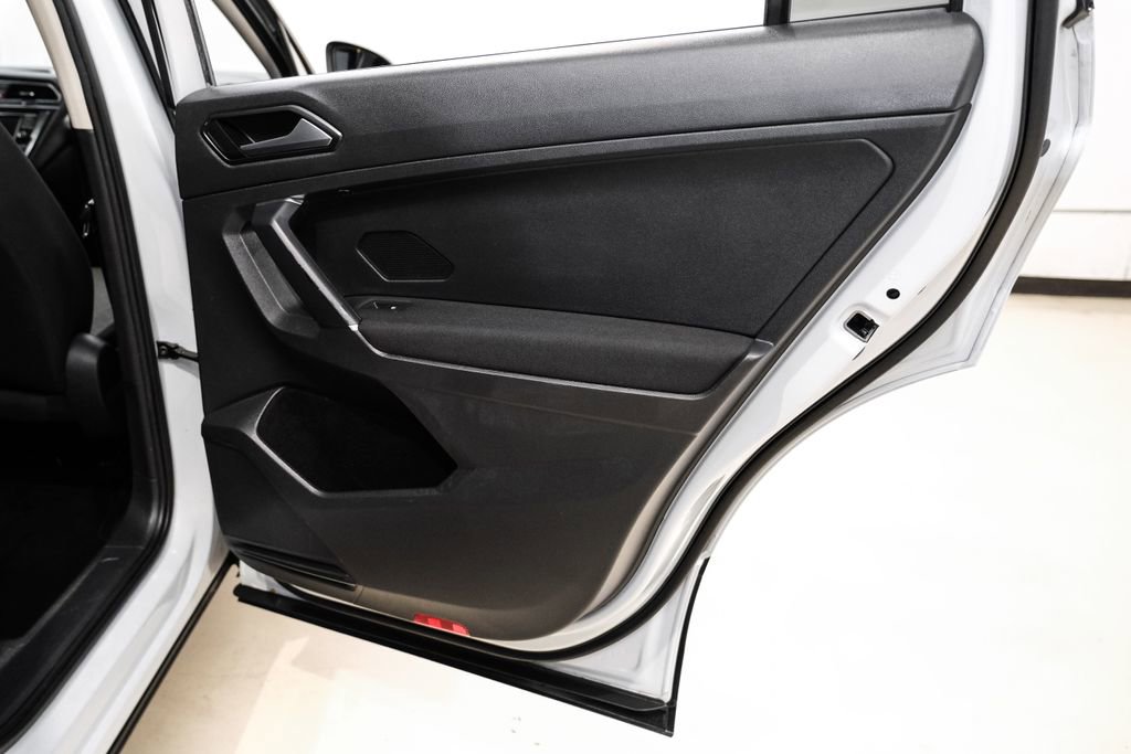 Used 2018 Volkswagen Tiguan S image 40