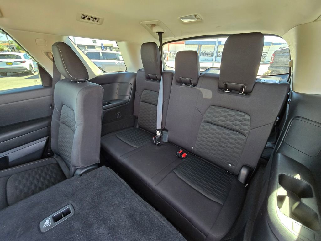 Used 2025 Nissan Pathfinder SV image 9