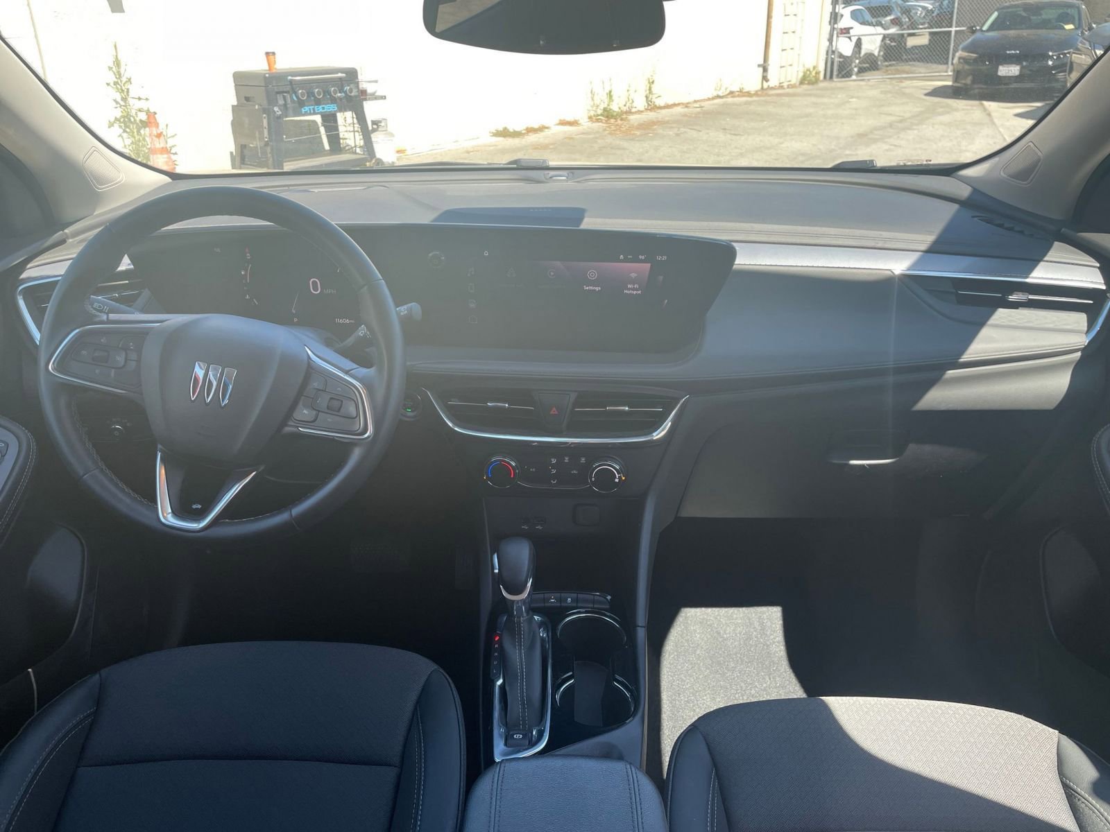 Used 2025 Buick Encore GX Preferred image 32