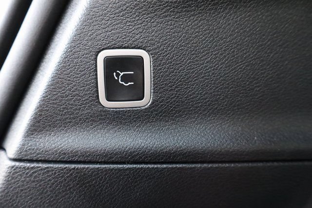 Used 2025 Chrysler Pacifica Limited FWD image 27
