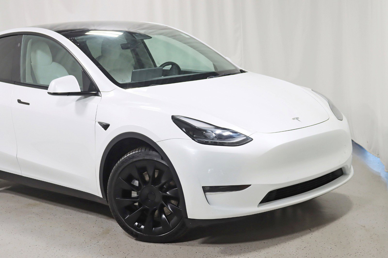 Used 2022 Tesla Model Y Long Range image 2