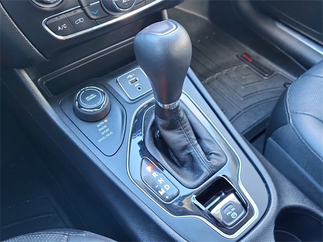 Used 2019 Jeep Cherokee Limited image 25