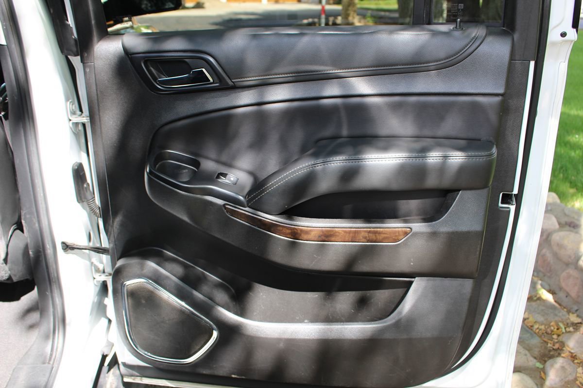 Used 2020 Chevrolet Suburban LT RWD image 17