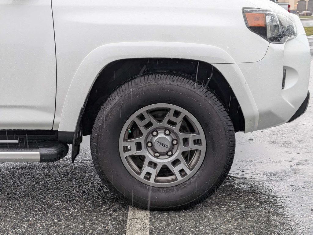 Used 2020 Toyota 4Runner Venture w/ Moonroof Package AWD/4WD image 11