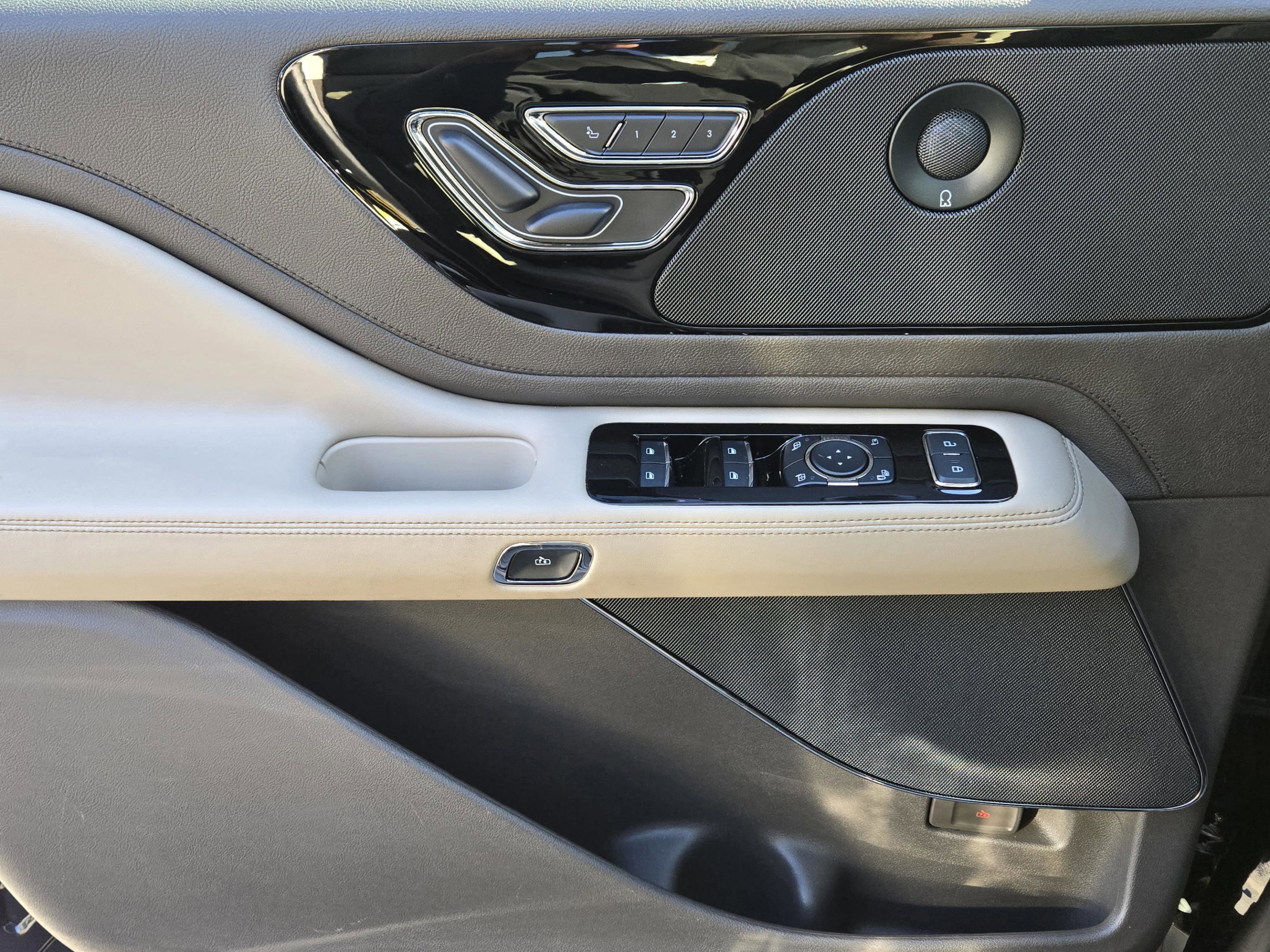 Used 2024 Lincoln Aviator Reserve w/ Elements Package Plus image 16